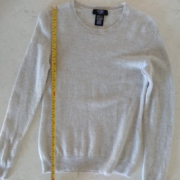 Lord + Taylor 100% cashmere light grey crewneck sweater top Medium Petite - Picture 13 of 15